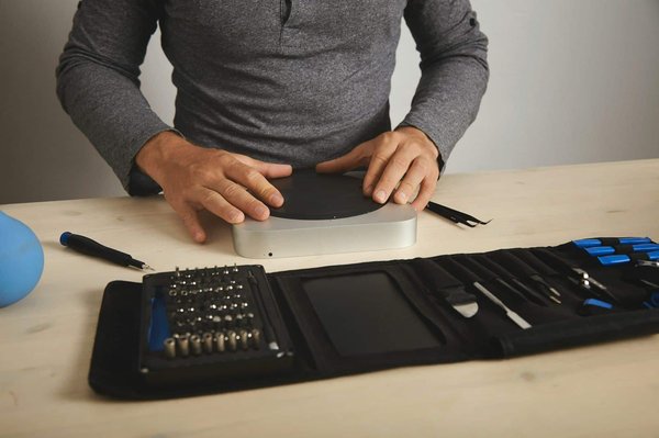 How do you diagnose and repair a malfunctioning electric window in a UK car?